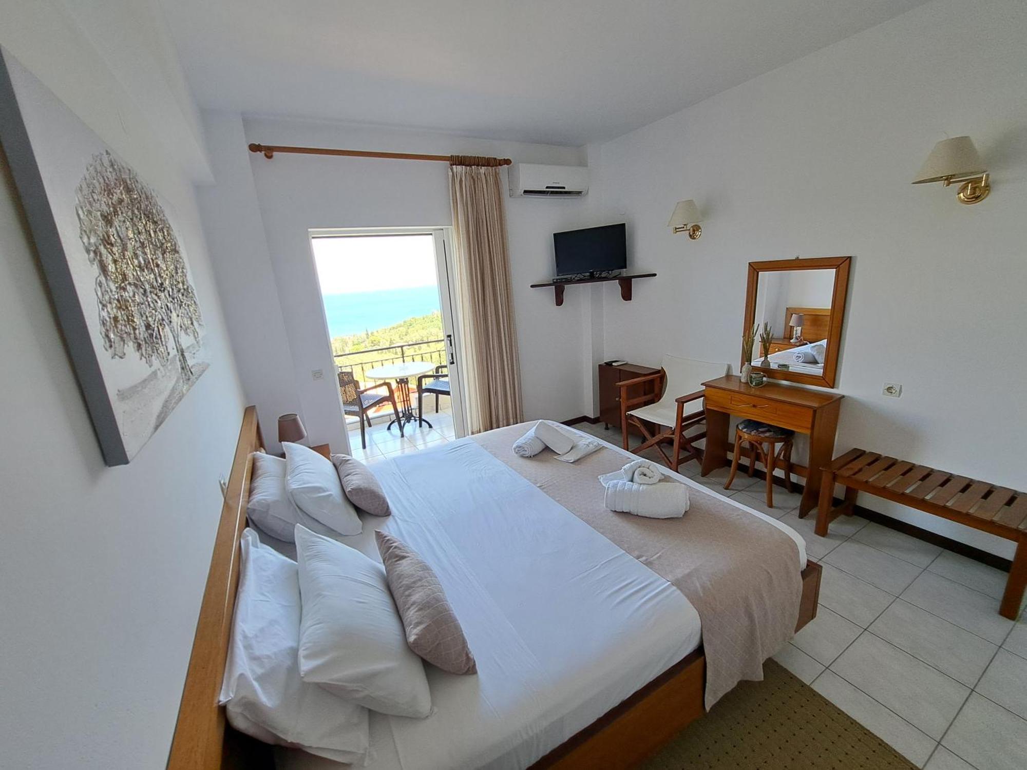 75 Steps Apartments Mesongí Екстериор снимка