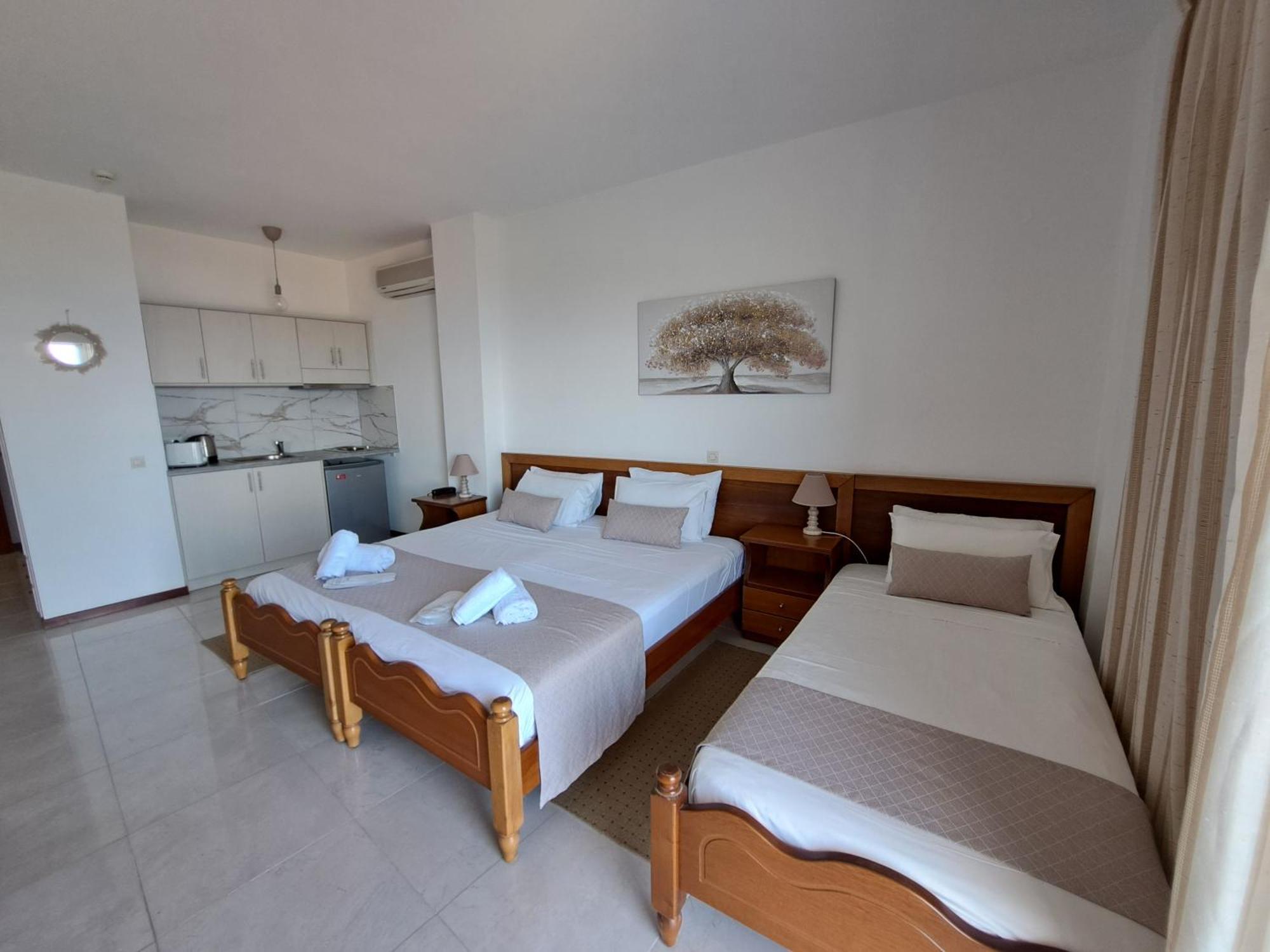 75 Steps Apartments Mesongí Екстериор снимка