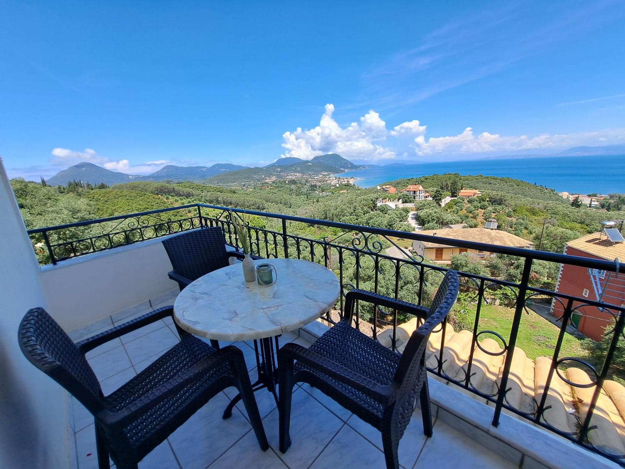 75 Steps Apartments Mesongí Екстериор снимка