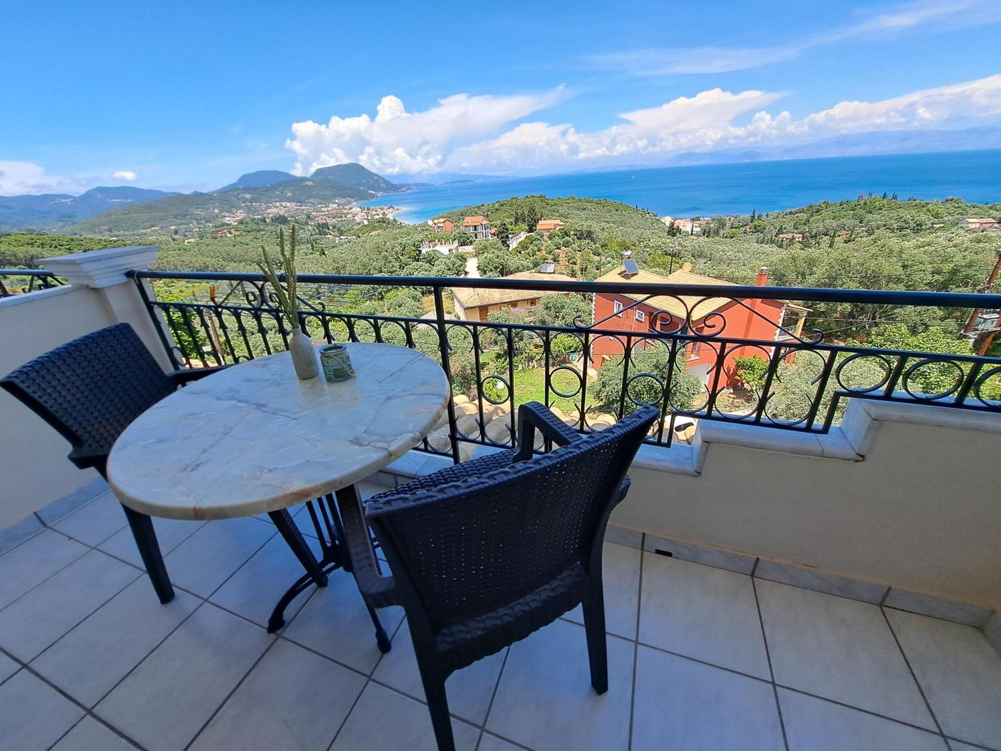 75 Steps Apartments Mesongí Екстериор снимка