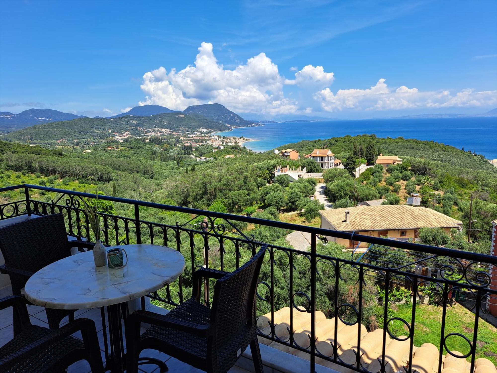 75 Steps Apartments Mesongí Екстериор снимка