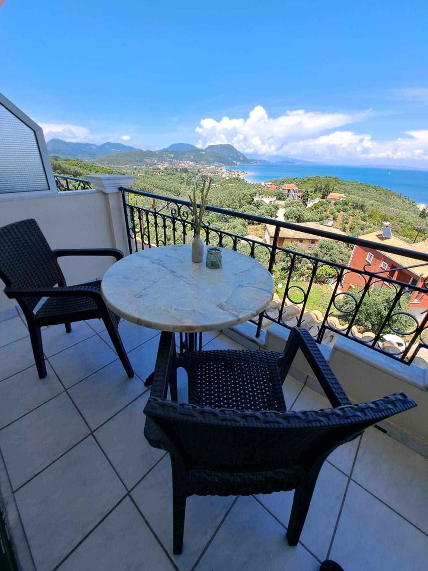 75 Steps Apartments Mesongí Екстериор снимка